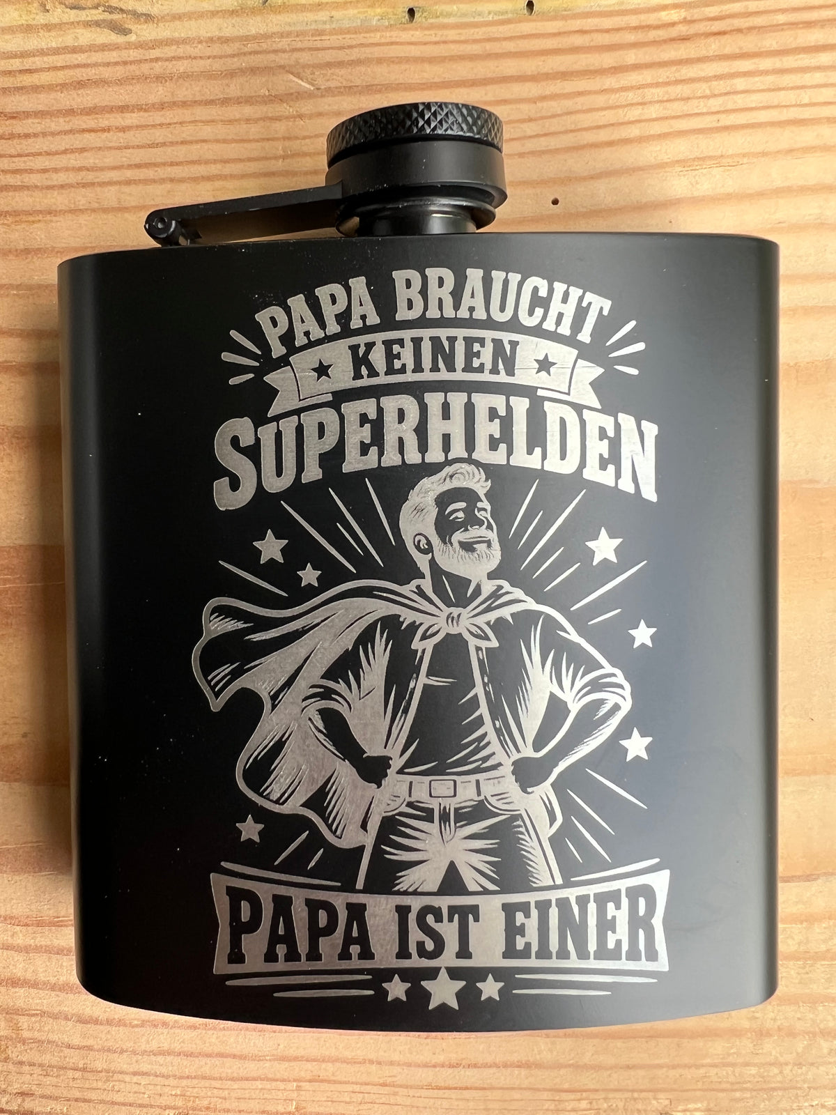 Flachmann mit Gravur «Papa ist ein Superheld»