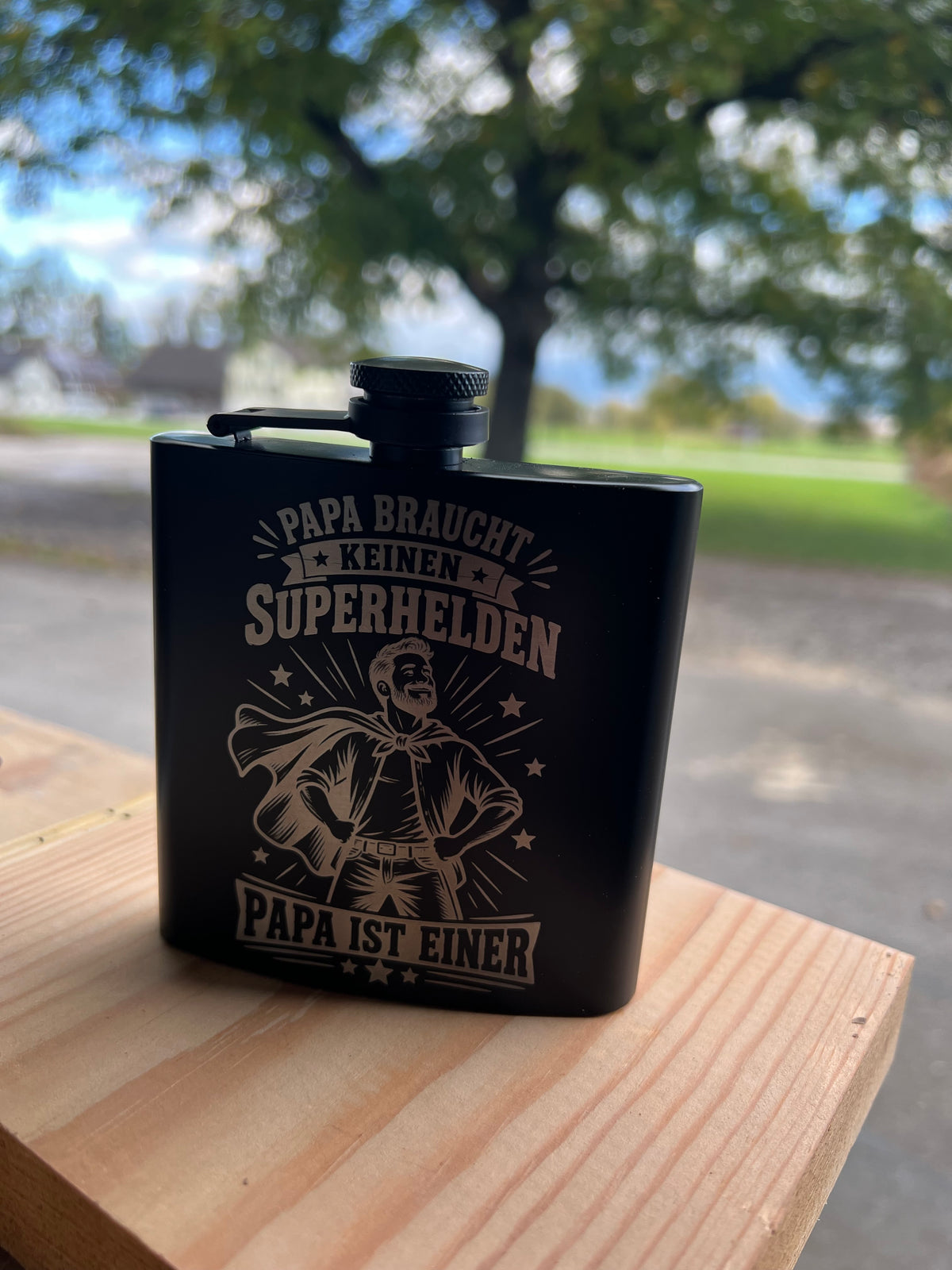 Flachmann mit Gravur «Papa ist ein Superheld»