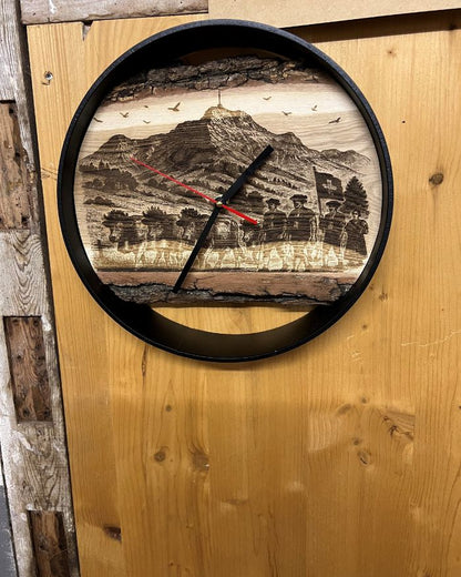 Wanduhr aus Eiche mit Stahlring - Alpabzug2